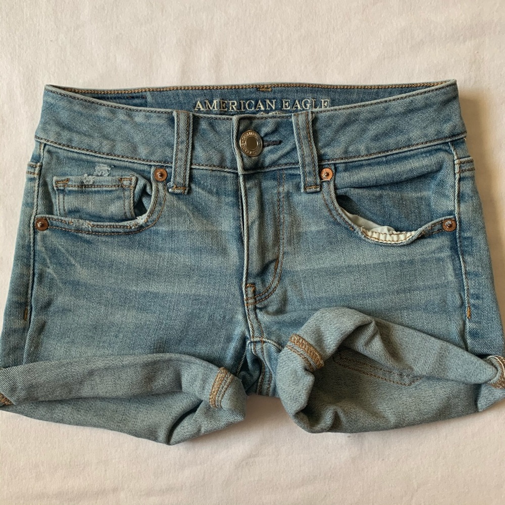 American Eagle Women/Girls Light Wash Denim Shorts